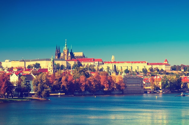 Vue de jour du château de Prague