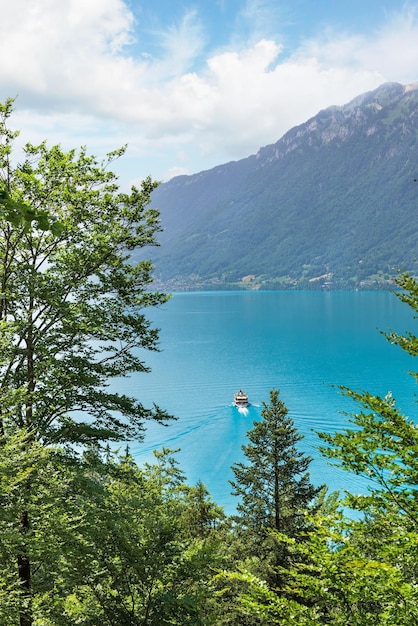 Vue sur le lac de Brienz en Suisse