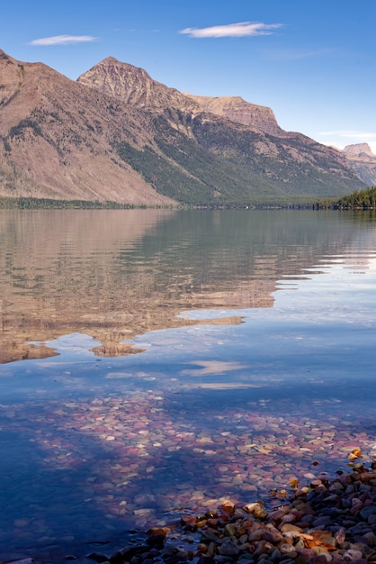 Vue sur le lac McDonald au Montana