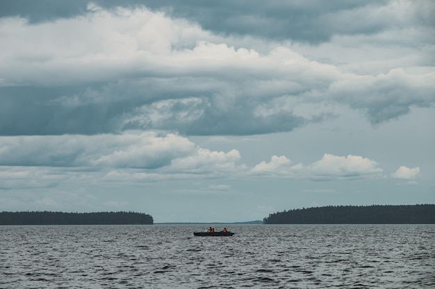 Vue sur le lac Middle Kuito à Kalevala