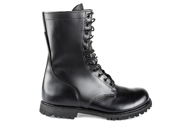 Vue latérale du cuir noir 10 pouces nouvelle botte de combat militaire noir isolé sur fond blanc