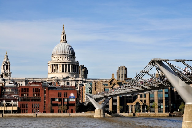 Vue de Londres avec pont sur l'eau