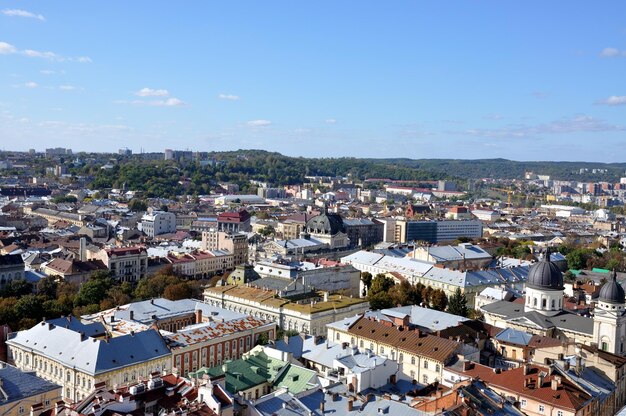 Vue de Lviv depuis une haute tour