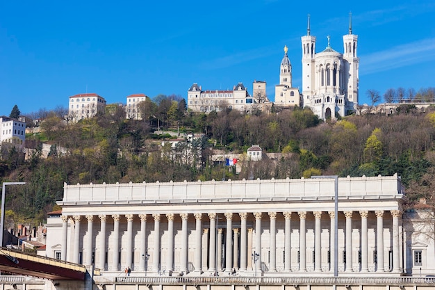 Vue de Lyon avec cathédrale et palais de justice, France, Europe.
