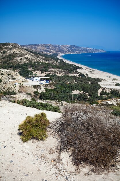 Vue sur la magnifique plage ensoleillée de l'île de Kos