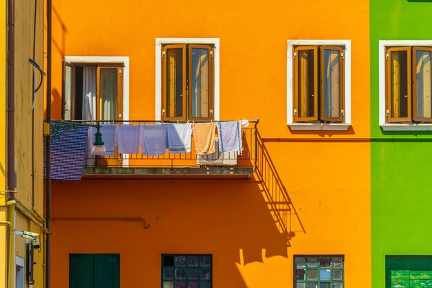 Vue sur les maisons vénitiennes colorées des îles de Burano à Venise