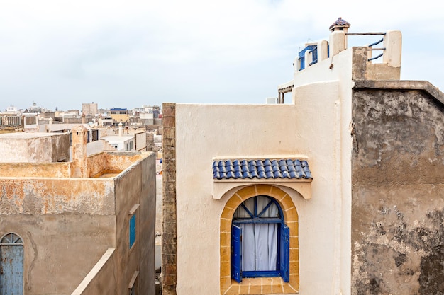 Vue sur les maisons de la vieille ville d'Essaouira, Maroc.