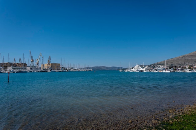 Vue sur la mer Adriatique depuis Trogir, Croatie