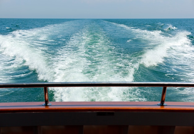 Vue Sur La Mer D'un Bateau