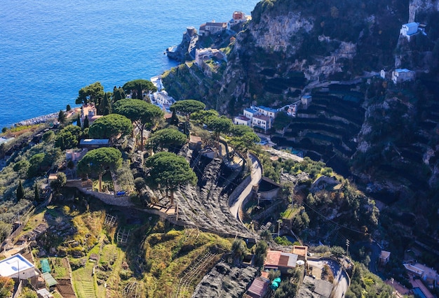 Vue sur la mer depuis la terrasse de la Villa Cimbrone Ravello, côte amalfitaine, Italie.