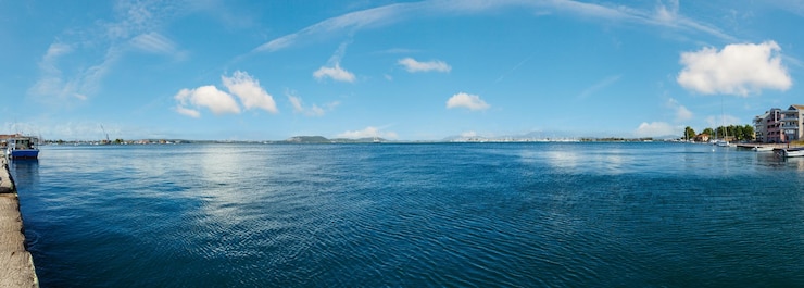 Photo vue de la mer d'été depuis la plage près de mytikas preveza en grèce
