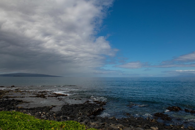 Vue sur la mer de fond de vacances d'été de plage