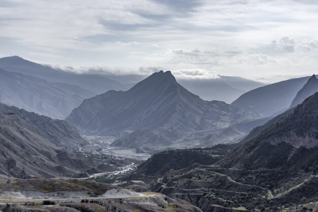 Vue sur la montagne Dalina et le rocher noir