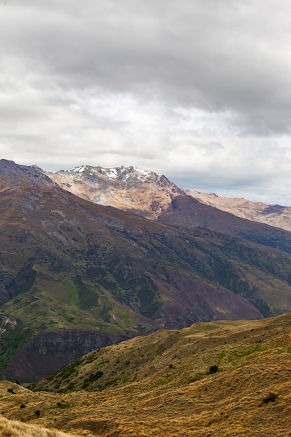 Vue sur la montagne dans les environs de Queenstown ile sud Nouvelle Zelande