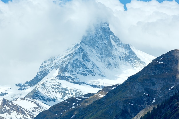 Vue sur la montagne du Cervin d'été (Alpes, Suisse, Zermatt)