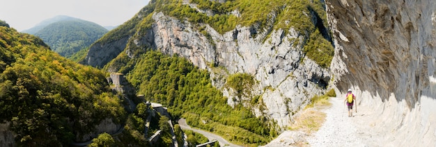 Vue de la montagne avec Fort du Portalet sur les Pyrénées françaises