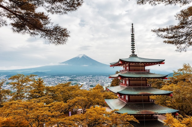 Vue sur la montagne Fuji depuis la pagode Chureito