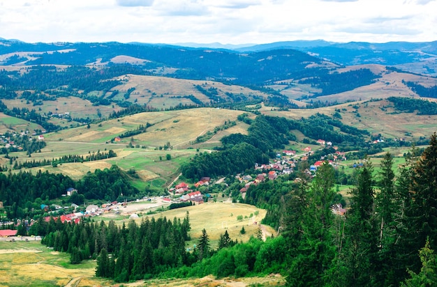 Vue sur la montagne paysage en été