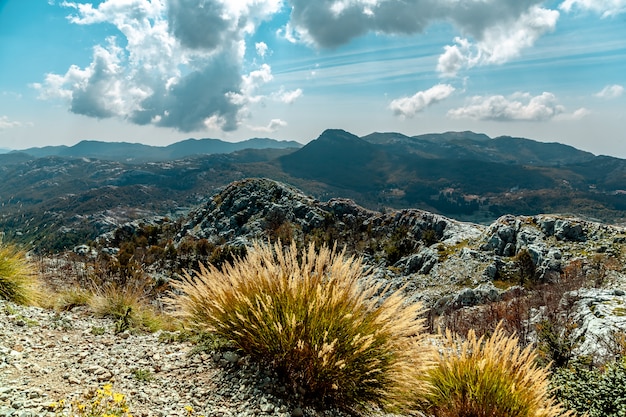 Photo vue de la montagne près de kotor, monténégro