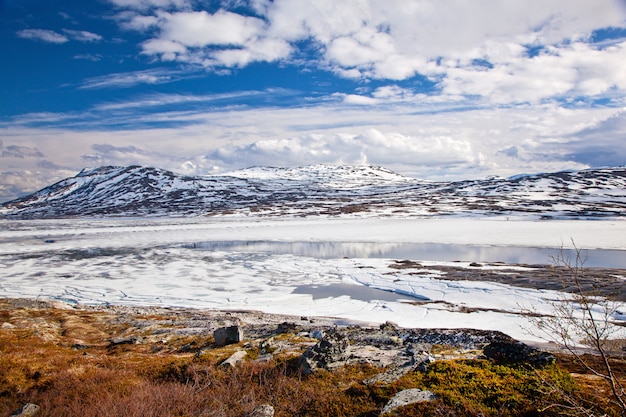 Vue sur la montagne sur la route d'Aursjovegen, Norvège