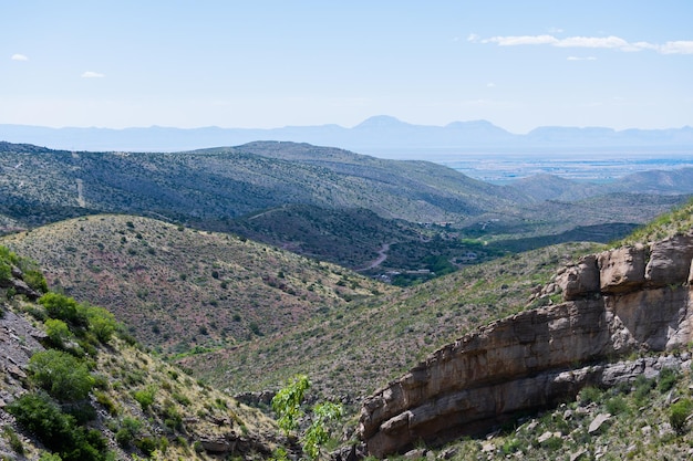 Une vue sur les montagnes depuis le sentier.