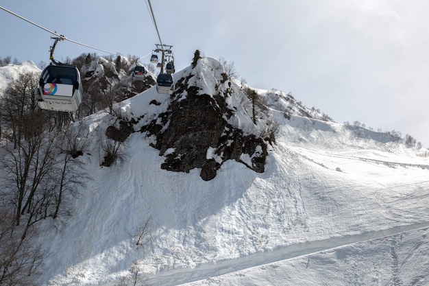 Vue sur les montagnes enneigées