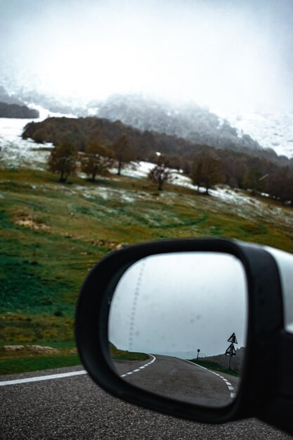 Photo vue sur montebaldo, près de brescia, en italie