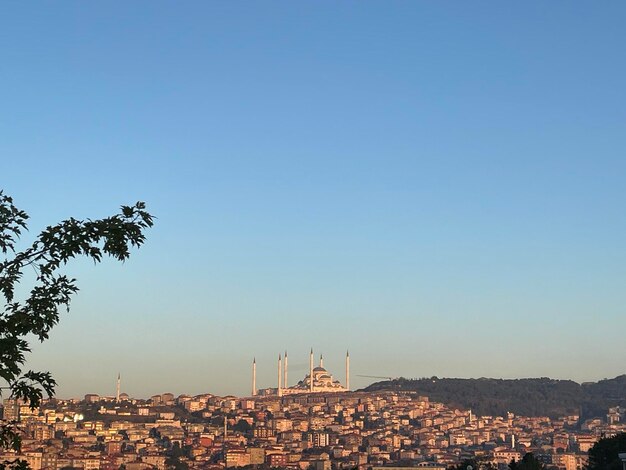 Vue de la mosquée de Camlca à Istanbul Beau paysage urbain