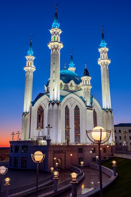 Vue de la mosquée Kul Sharif à Kazan au lever du soleil