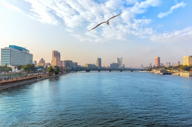 Vue sur le Nil au centre-ville du Caire, Egypte.