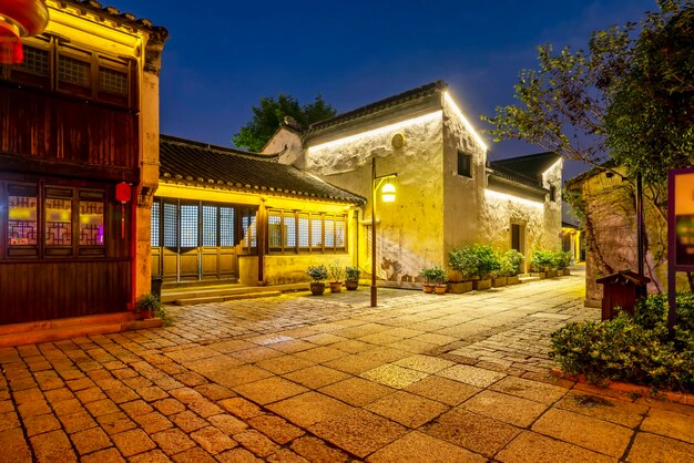 Vue nocturne de l'ancienne ville de Dangkou à Wuxi en Chine