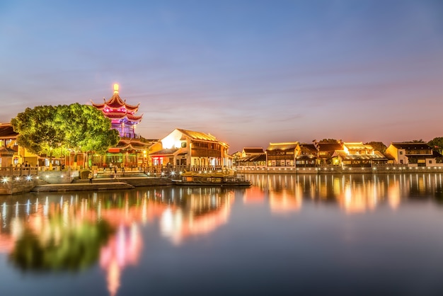 Vue nocturne de l'ancienne ville de Suzhou