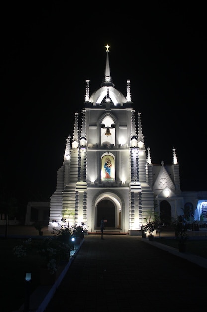 Photo vue nocturne de l'église à goa