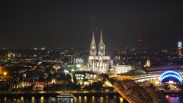 Vue nocturne de Köln à Cologne