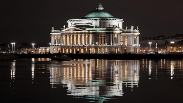 Vue nocturne de l'opéra d'Odessa