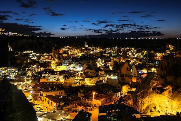 Vue nocturne de la ville de Göreme en Cappadoce