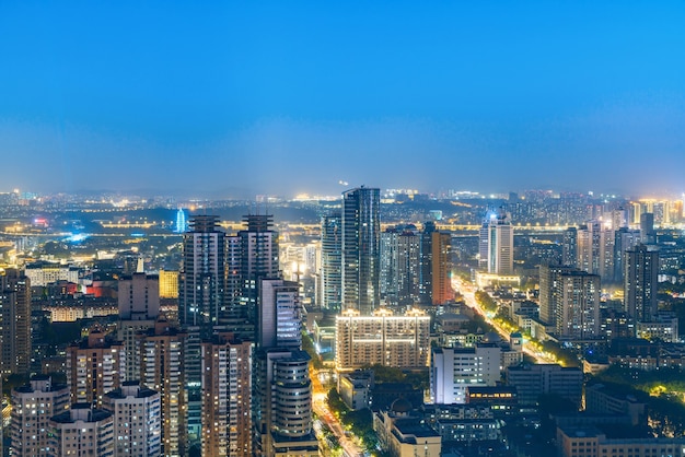 Vue nocturne de la ville de Nanjing, Jiangsu, Chine