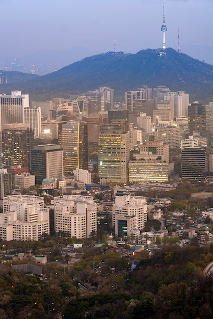 Vue de nuit du paysage urbain du centre-ville de Séoul