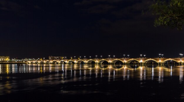 Vue de nuit du Pont de Pierre à Bordeaux - Aquitaine, France