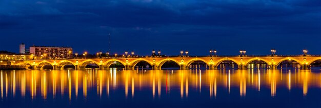 Vue de nuit du Pont de Pierre à Bordeaux - Aquitaine, France