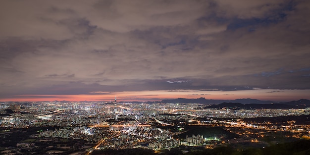 Photo vue de nuit de séoul depuis namhansansung