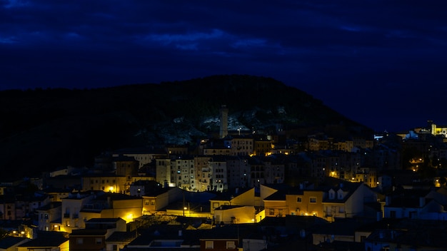 vue de nuit de la ville historique de Cuenca en Espagne