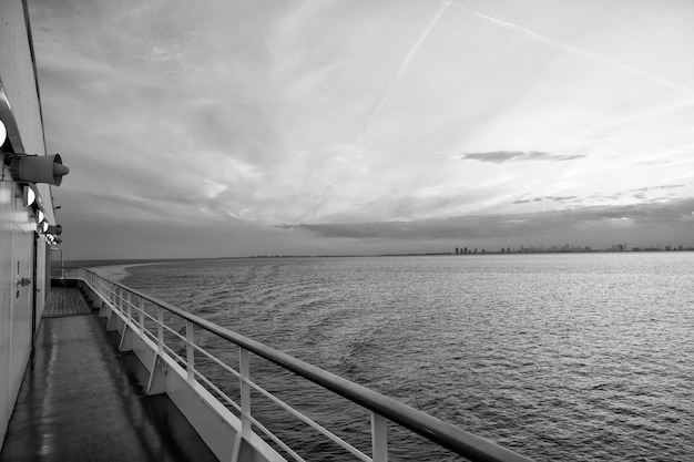 Vue sur l'océan depuis le bateau de croisière