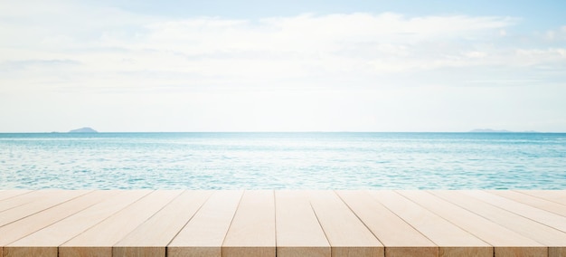 Une vue sur l'océan depuis la plage