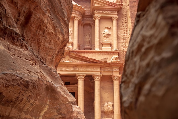 Vue sur le palais AlKhazneh ou du Trésor à Petra en Jordanie