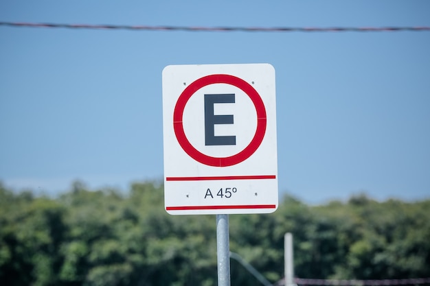 Photo vue des panneaux de signalisation