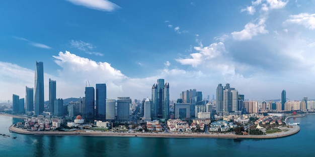 Vue panoramique aérienne de la côte urbaine de QingdaoxAxA