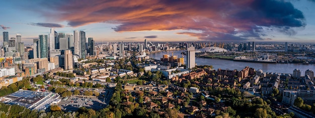 Vue panoramique aérienne du quartier des affaires de Canary Wharf à Londres, au Royaume-Uni. Quartier financier de Londres.