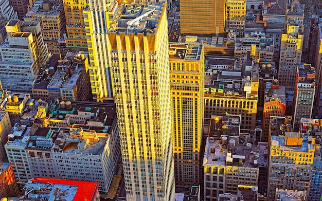 Vue panoramique aérienne sur les gratte-ciel de Lower Manhattan à New York, États-Unis. Horizon. Extérieurs de bâtiments d'architecture américaine. Panorama du centre de Metropolis NYC. Paysage urbain métropolitain.