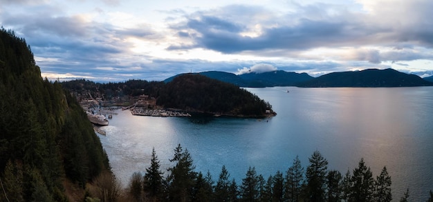 Vue panoramique aérienne de Horseshoe Bay dans la baie Howe